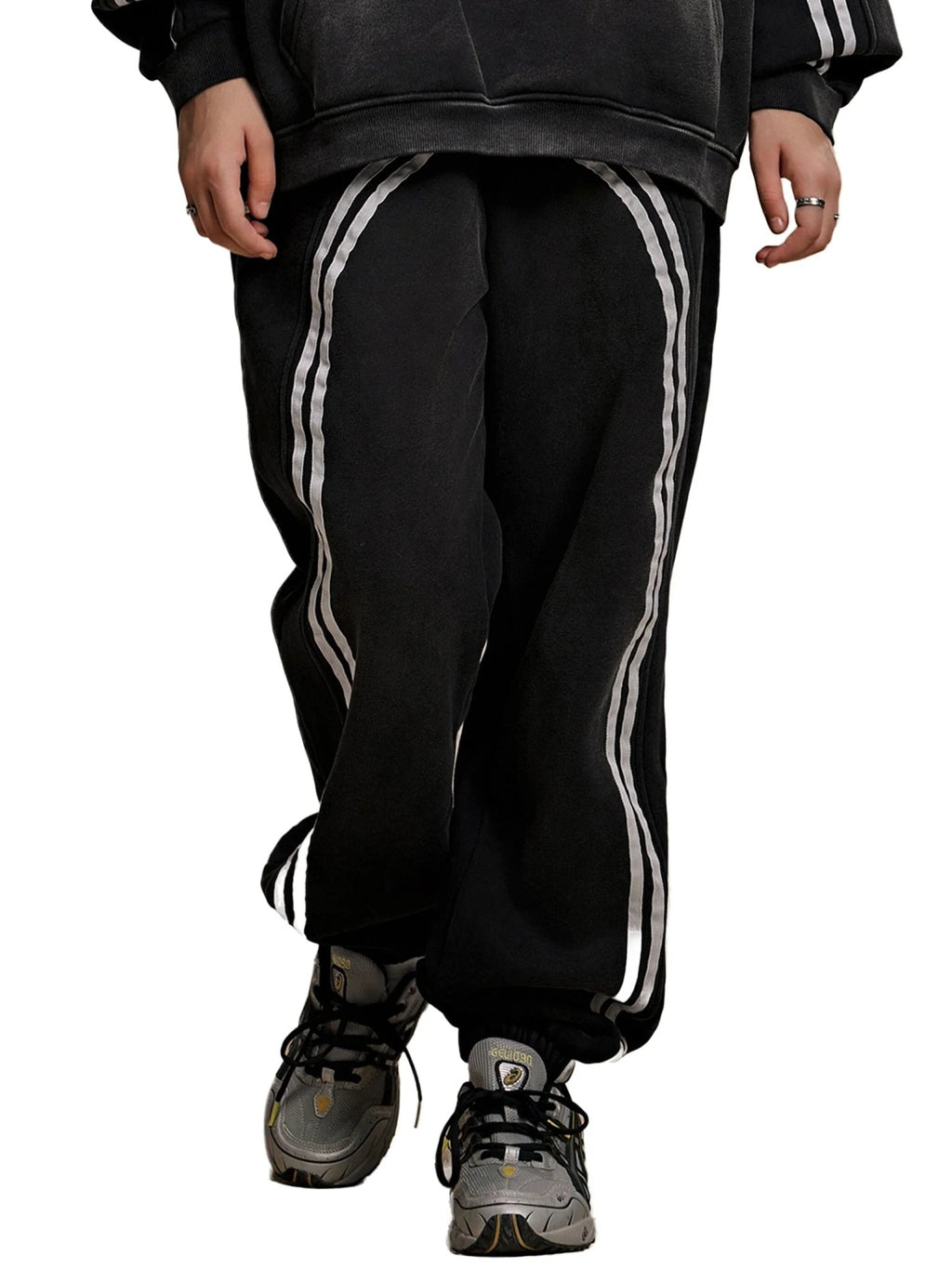 BEESMOOVE Noir Motion Kit Set - Jogged Sweatpants - Beesmoove